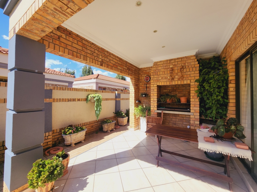 3 Bedroom Property for Sale in Grimbeeck Park North West